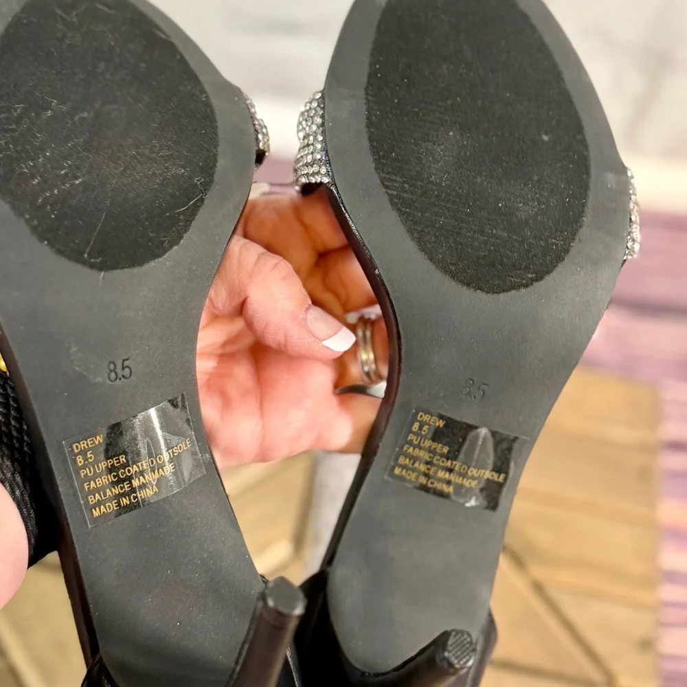 Lauren Lorraine‎ Black and Silver Heels NIB